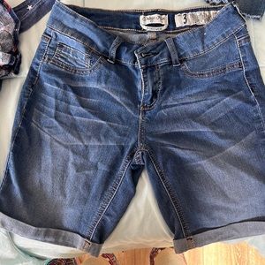 Jean shorts size 3 like new. Indigo Rein